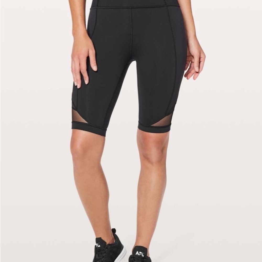 Lululemon Forget The Sweat Short
Black size 4 EUC